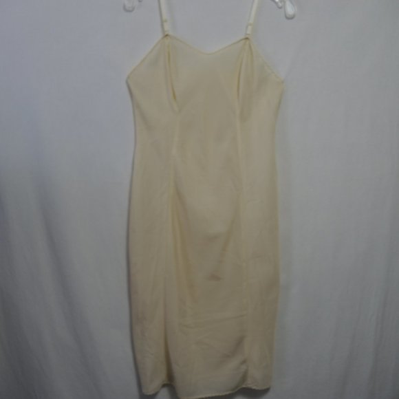 4/$25 Vintage 70s? Full Slip Cream Color Adjustable Straps Size XS/S Wonder Maid - Picture 8 of 8